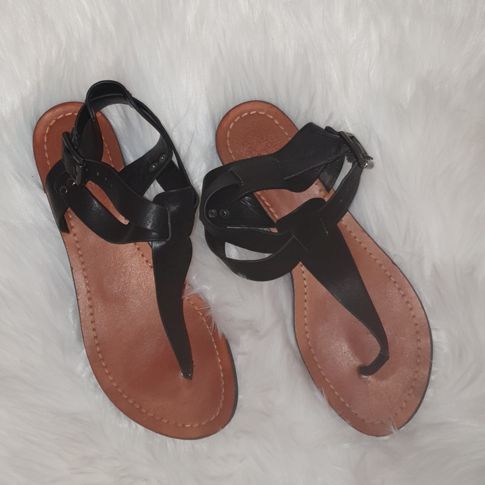 Vince Camuto. Flat Thong Sandals